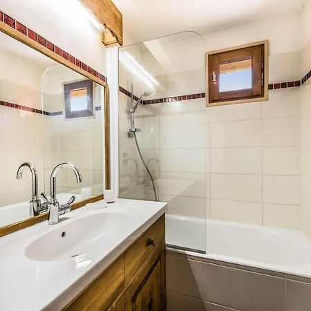 Appartement La Rimaye - 2 Pieces Situe Dans Le Quartier De Meribel Centre Proche De Toutes Les Commodites Mae-0331 *